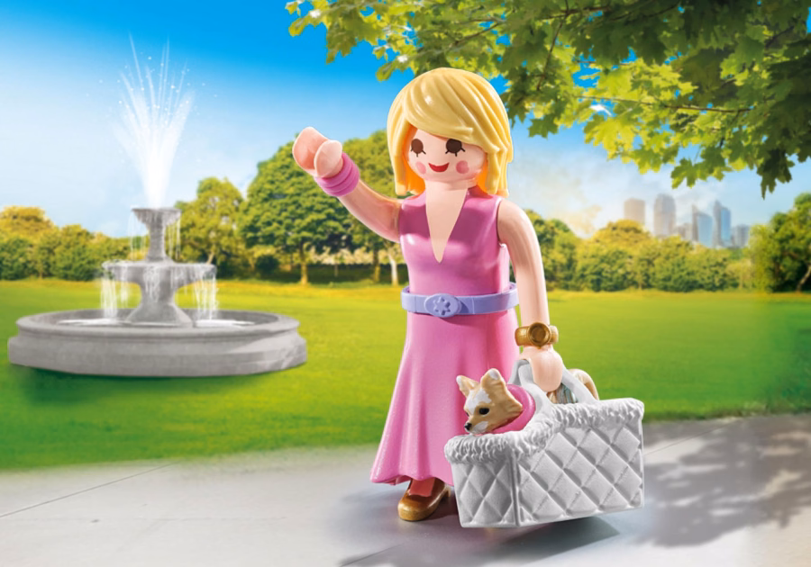 It-Girl with Chihuahua